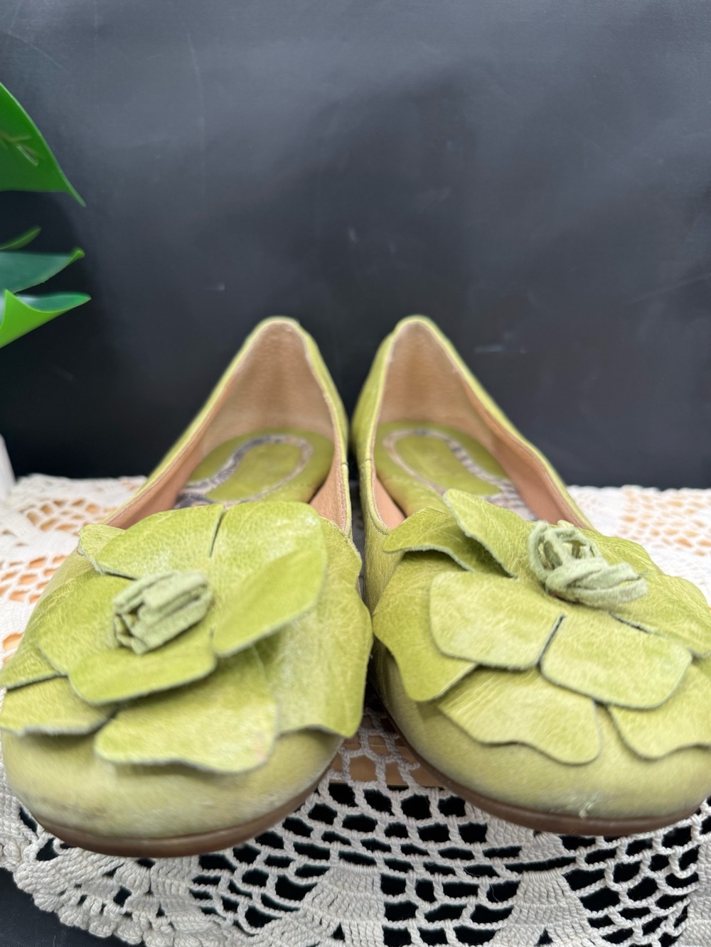 Cute Born Lime Green Floral Applique Women’s Ballet Flats - Picture 2 of 6